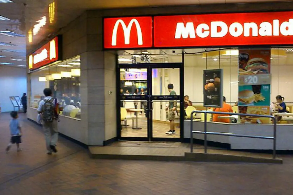 Duduk 7 Jam di McD, Wanita Ini Ternyata Sudah Meninggal