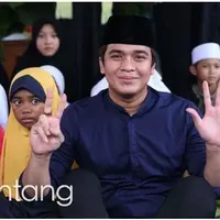 Billy Syahputra punya pengalaman unik saat pertama kali dirinya terjun ke dunia hiburan. Meskipun Olga Syahputra sudah tiada, Billy masih terus memetik ilmu dari sang kakak lewat karya-karya yang ditinggalkannya.