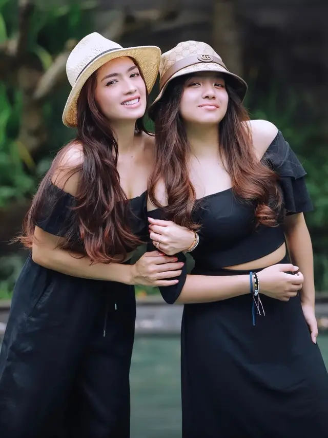 7 Potret Kebersamaan Angel Karamoy dan Lovely Rumangkang, Disebut Bak Kakak Adik