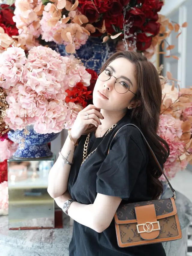 Terseret Masalah Rumah Tangga Vicky Prasetyo, Ini 6 Potret Ayu Aulia