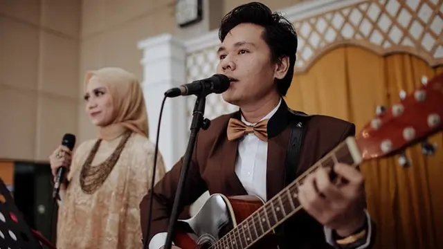 Selalu Pakai Makeup Tebal, Ini 6 Potret Wajah Asli Rizki Maulana Kuburan Band