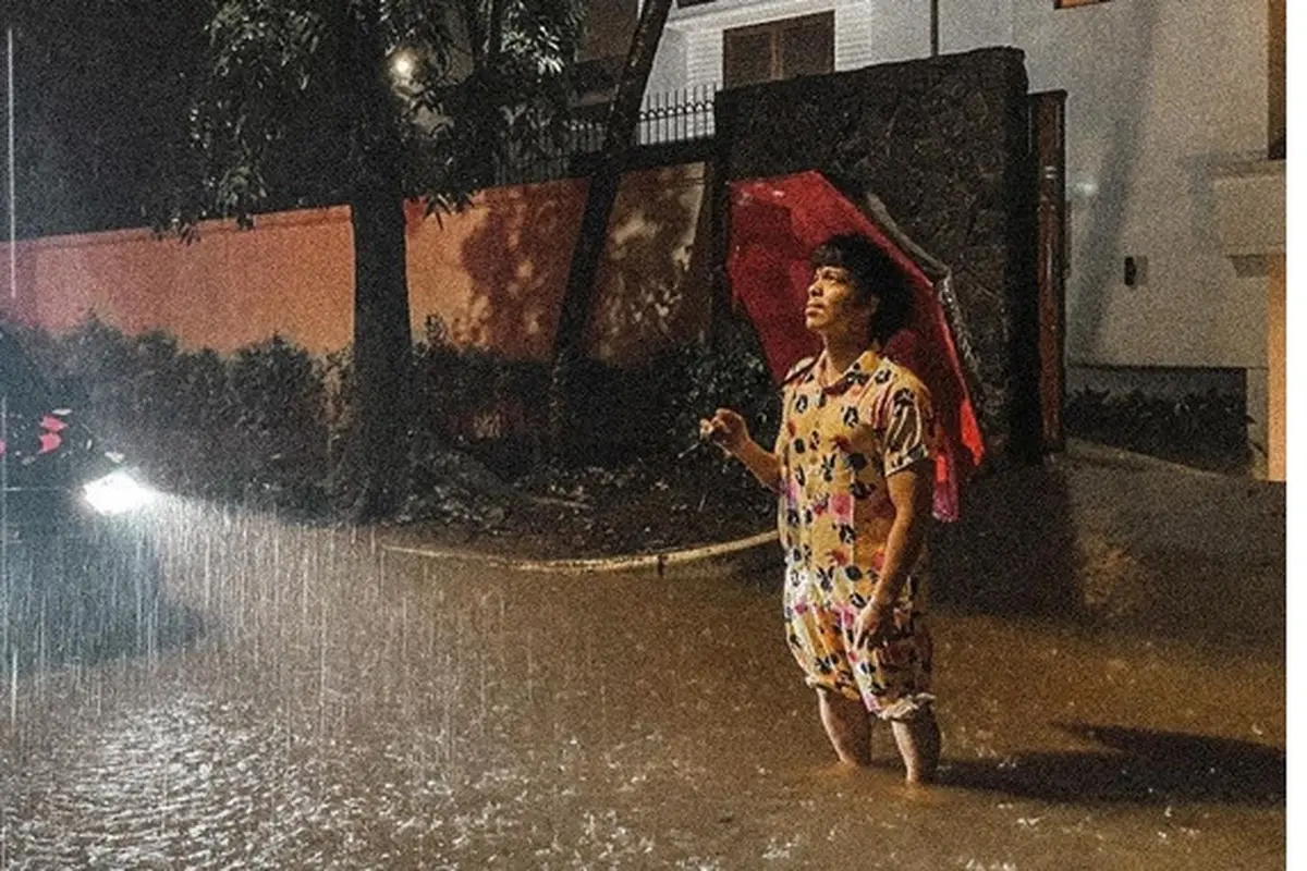 6 Potret Rumah Baru Atta Halilintar Terkena Banjir, Mobil Mewahnya Nyaris Terendam