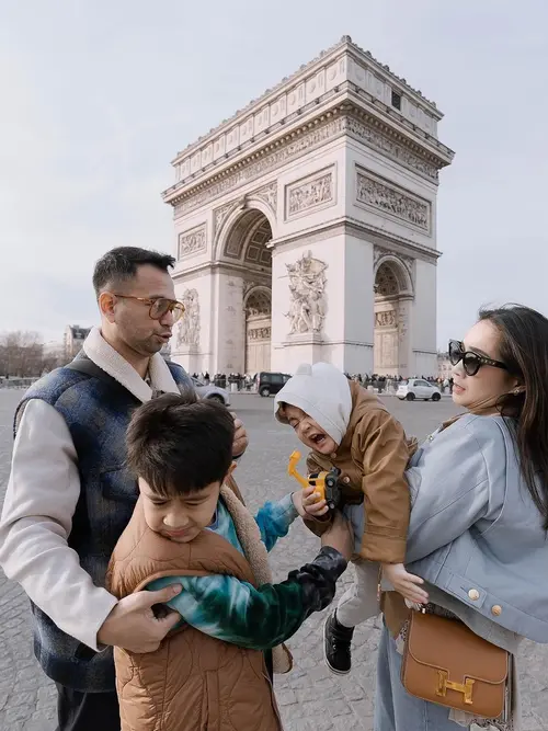 10 Potret Raffi Ahmad dan Keluarga saat di Paris, Siap Buka Restoran  Indonesia - Hot Liputan6.com