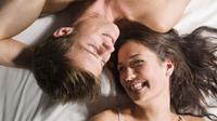 Posisi menentukan keberhasilan. mungkin kutipan itu bisa menjadi patokan saat Anda bercinta. Bagi kaum pria, posisi yang tepat bisa membuat pasangan mencapai orgasme atau bahkan multiorgasme. Tentu hal itu akan menjadi kebanggan diri sendiri.