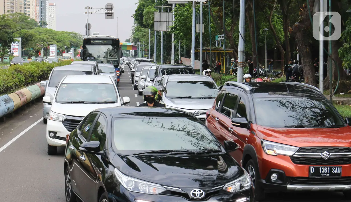Syafrin menyampaikan, Pemerintah provinsi (Pemprov) DKI Jakarta sebetulnya telah menyiapkan tiga rute Transportasi Jakarta (TransJakarta) menuju PRJ, Kemayoran. (Liputan6.com/Herman Zakharia)