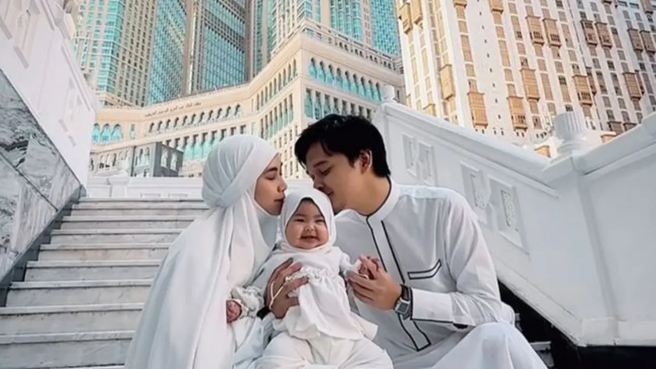 Anisa Rahma umroh bareng bayi di ramadan. (credit:instagram.com/anisarahma_12/umrohmoment)