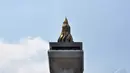 Warna lapisan emas 22 karat di lidah api Monas kini memudar disebabkan polusi asap kendaraan bermotor, Jakarta, Sabtu (25/10/14). (Liputan6.com/Miftahul Hayat)