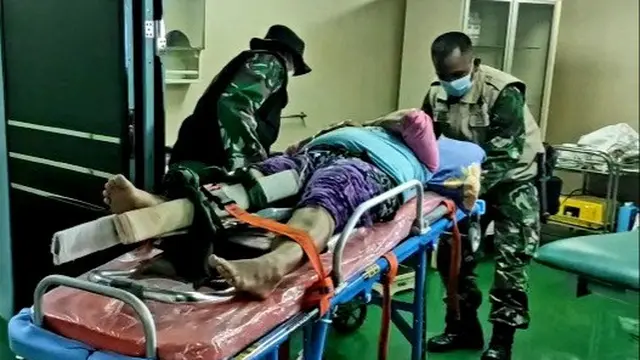 KRI dr Soeharso Lakukan Operasi Tulang Pertama Korban Gempa di Mamuju. (Foto: Liputan6.com/Abdul Rajab Umar)