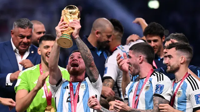Aksi Gelandang Argentina Alexis Mac Allister yang Selangkah Lagi Merapat ke Liverpool