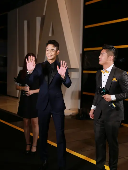 Bukan sekedar menjadi tamu undangan, namun Minho juga menddapatkan sebuah penghargaan spesial. Menerima piala kemenangan di atas panggung, ia berjanji akan datang kembali ke Indonesia di waktu mendatang. (Adrian Putra/Bintang.com)