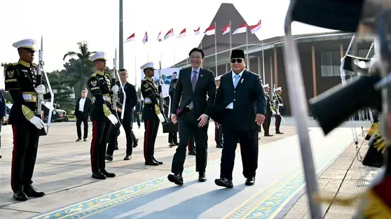 Prabowo dan PM Singapura Berbisik Sebelum Berpisah