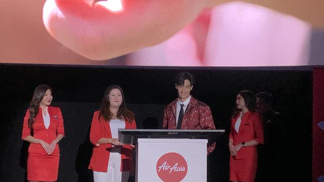 Kampanye Takeover Thailand with Tay Tawan