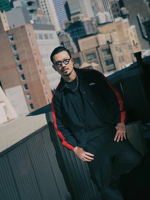 Hadirkan Produk Perawatan Khusus Pria, Denny Sumargo Luncurkan Brand Lokal SOMBONG Eksklusif di Shopee