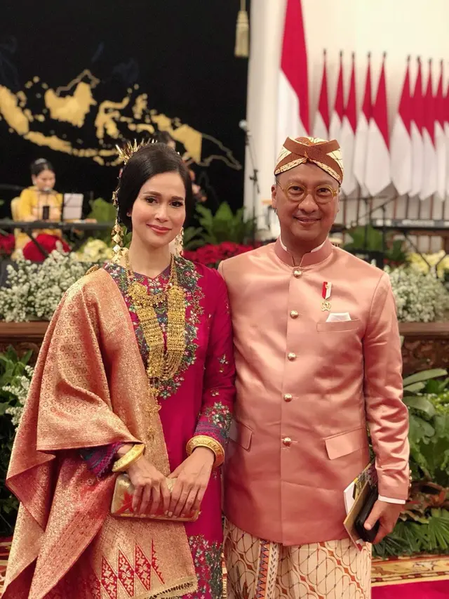6 Pesona Loemongga Haoemasan, Mantan Gadis Sampul yang Kini Istri Menteri Perindustrian