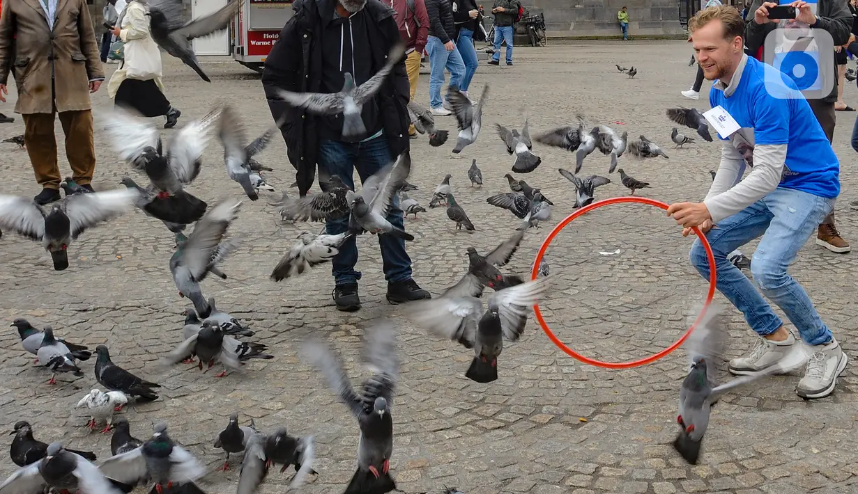 Dam Square merupakan alun-alun yang dibangun pada abad ke-13 dikelilingi gedung tua yang menjadi salah satu tujuan wisata gratis di Kota Amsterdam. (merdeka.com/Arie Basuki)