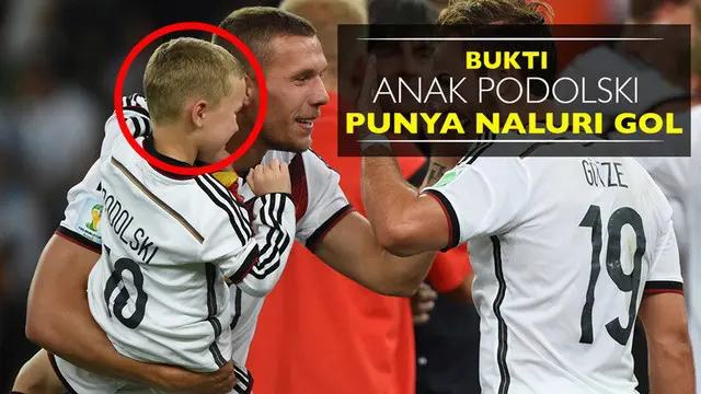 Video bukti anak striker Galatasaray, Lukas Podolski, memiliki naluri gol tinggi.