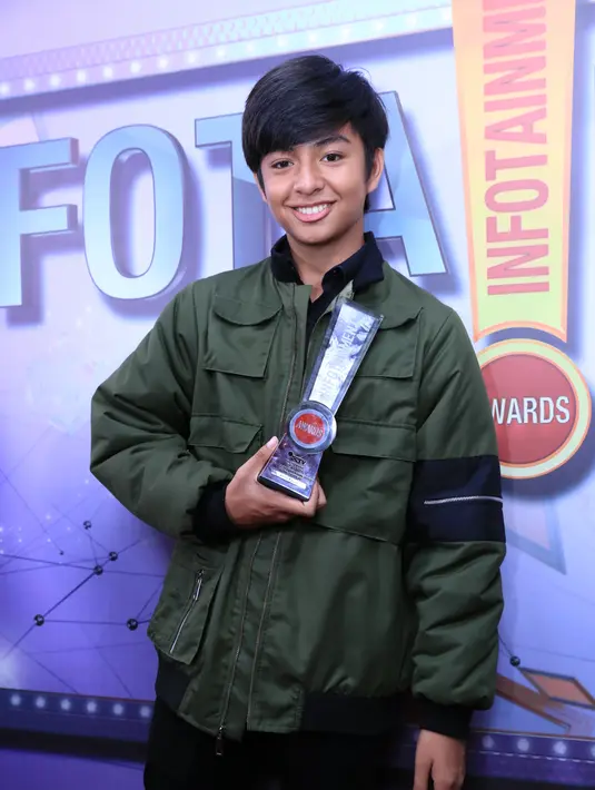 Dalam kategori Pendatang Baru Paling Memikat, selain Syifa Hadju, Angga berhasil menyingkirkan selebriti lain diantaranya, Arafah, Arnold Leonard, dan Rebecca Klopper. (Adrian Putra/Bintang.com)