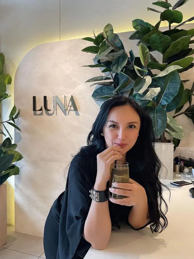 Potret Tata Cahyani (Sumber: Instagram/@tatacahyani)