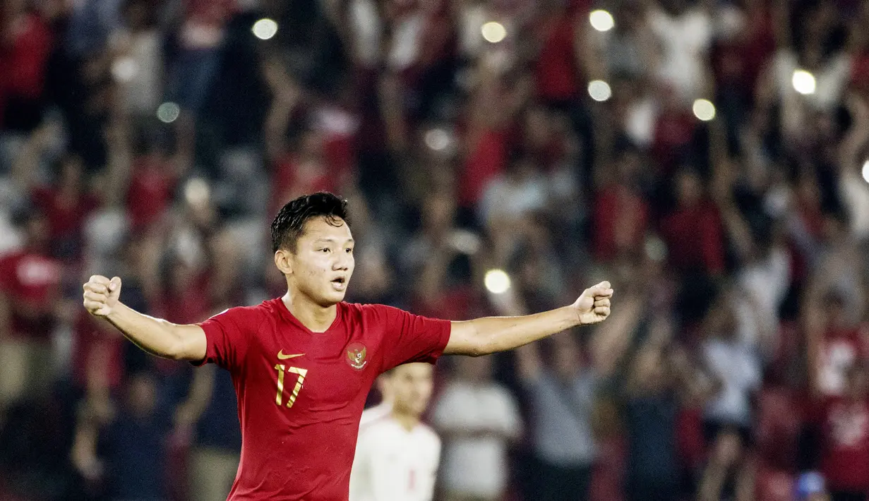 Syahrian Abimanyu - Mantan pemain Sriwijaya FC ini berhasil memberikan umpan ciamik yang berbuah gol pertama Indonesia. Berkat kreativitasnya, Kadek yang lepas dari kawalan bek Thailand sukses menuntaskan umpannya menjadi gol. (Bola.com/Vitalis Yogi Trisna)