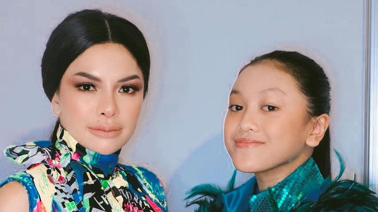 7 Potret Kebersamaan Nikita Mirzani dan Lolly, Bangga dengan Prestasi Anak