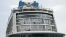 Kapal pesiar Royal Caribbean Quantum of the Seas berlabuh di Marina Bay Cruise Center, Singapura, pada 9 Desember 2020. Kapal pesiar Royal Caribbean tersebut kembali ke Singapura pada Rabu (9/12) pagi setelah seorang penumpang berusia 83 tahun positif terinfeksi COVID-19. (Xinhua/Then Chih Wey)