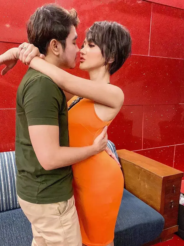 Semakin Macho, Ini 5 Potret Abash dengan Brewok Makin Tebal