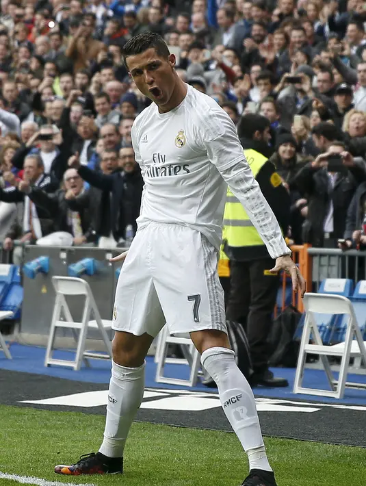 Ekspresi Cristiano Ronaldo saat merayakan golnya ke gawang Athletic Bilbao pada lanjutan La Liga Spanyol pekan ke-24 di Stadion Santiago Bernabeu, Madrid, Sabtu (13/2/2016). (Reuters/Andrea Comas)