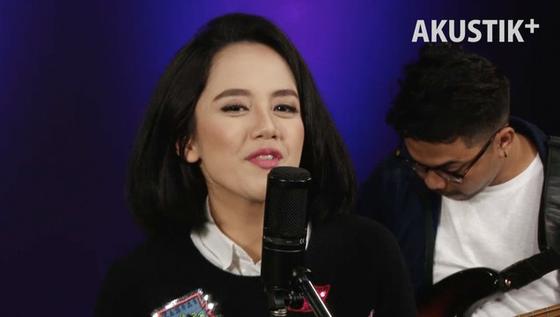 Zahra Damariva, Mantan Penyanyi Cilik yang Kian Romantis