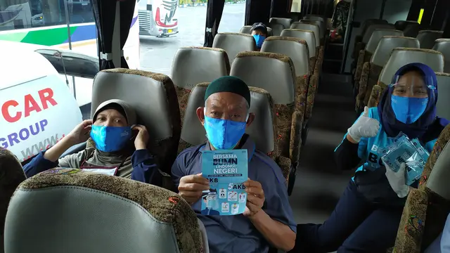 Bagikan 1500 Masker, Damri Purworejo dan BUMN ajak Milenial Perangi Covid-19