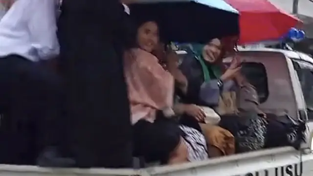 Wisudawan USU naik pikap