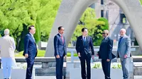 Presiden Joko Widodo saat berkunjung ke Hiroshima Peace Memorial Park, pada Minggu, 21 Mei 2023. (Sekretariat Presiden)