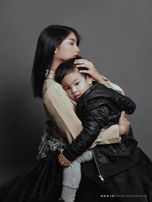 <p>Beginilah potret kekompakan Fuji dan Gala Sky saat beraksi di depan kamera. [cr: @mariophotographie].</p>