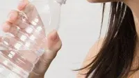 Minum Tak Perlu Tunggu Haus agar Tak Dehidrasi