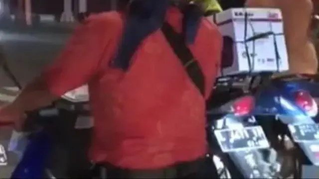 6 Potret Helm Bermuka Dua Ini Bikin Kaget Pengendara Lain,