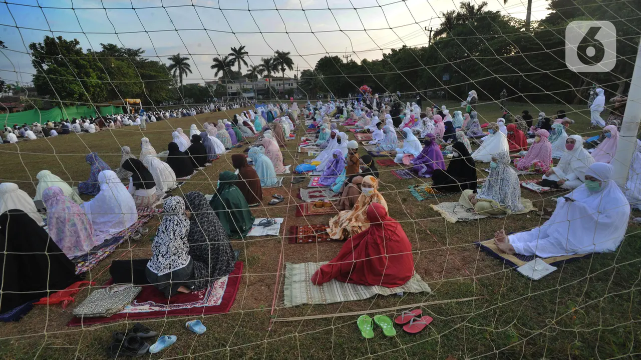 FOTO: Kekhusyukan Pelaksanaan Salat Idul Adha di Depok