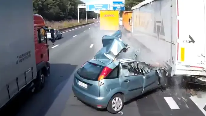 8 Kisah Nyata Orang-orang yang Selamat dari Kecelakaan Maut