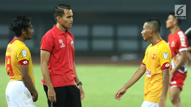 Aksi Evan Dimas dan Ilham Udin Armaiyn Saat Laga Selangor FA Lawan Persija