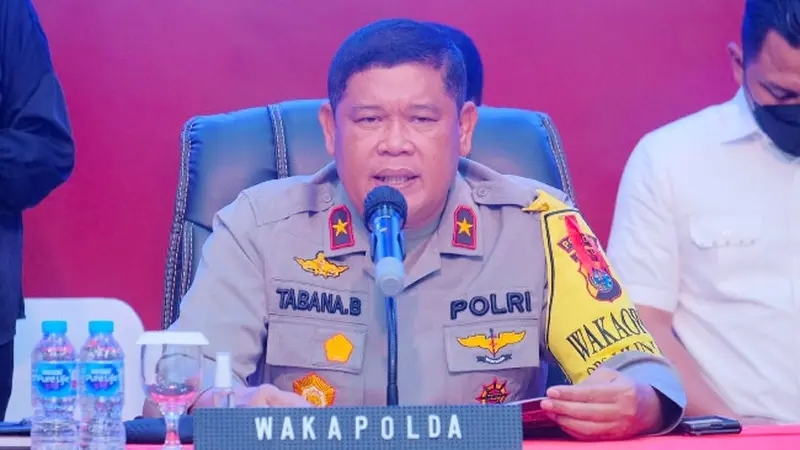 Wakil Kepala Polda Riau Brigjen Tabana Bangun dalam konferensi pers akhir tahun 2021.