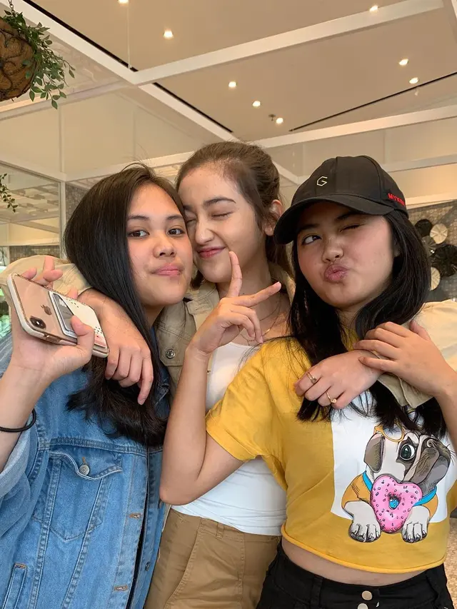 7 Momen Manis Ranty Maria dan Kedua Adiknya Ini Kompak Banget