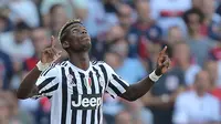 Gelandang Juventus, Paul Pogba, merayakan gol yang dicetaknya ke gawang Genoa pada laga Serie A di Stadion Luigi Ferraris, Genoa, Italia, Minggu (20/9/2015). Musim lalu, Pogba, sukses mengantar Juve juara Serie A. (AFP/Marco Bertorello)