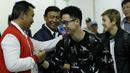 Menpora, Imam Nahrawi dan Ketua PBSI, Wiranto, menyambut kedatangan pasangan ganda putra Kevin Sanjaya dan Marcus Gideon di Bandara Soekarno Hatta, Senin (18/12/17). Kevin-Marcus berhasil menjuarai Dubai Super Series 2017. (Bola.com/M Iqbal Ichsan)