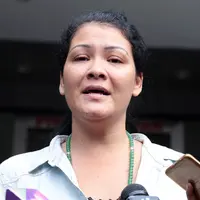 Melanie Subono berduka atas kepergian BJ Habibie. (Deki Prayoga/Bintang.com)