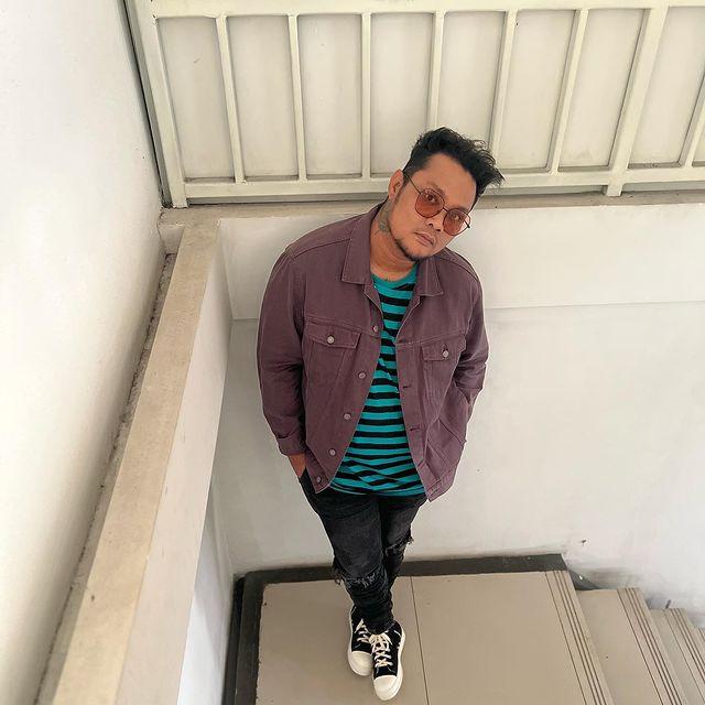 Usai Ina Idola Rusli Membongkar Aib yang Menyebut Virgoun Selingkuh, Warganet Ramai-Ramai Membahas Lagu Diary Depresiku dan Merasa Iba dengan Anaknya Virgoun karena Ternyata Sosok Bapak di Lagu Itu Adalah Virgoun Sendiri