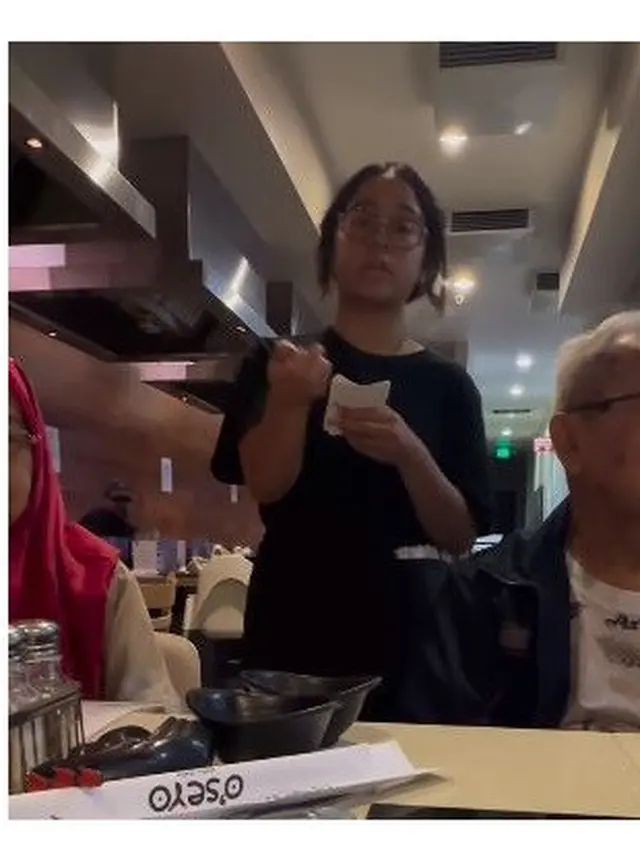 6 Momen Cinta Kuya Jadi Waitress di Amerika, Kerja Paruh Waktu Sambil Kuliah