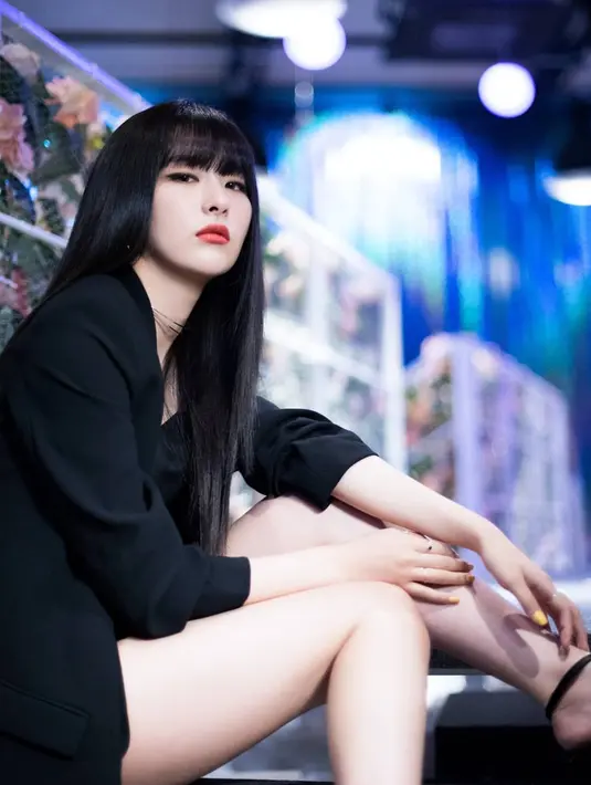 Menurut gadis kelahiran 10 Februari 1994 ini, momen seperti itu benar-benar keren. "Ini sangat keren dan indah, aku ingin punya hubungan romantis seperti itu," jelasnya. (Foto: instagram.com/seulgiredvelvet)