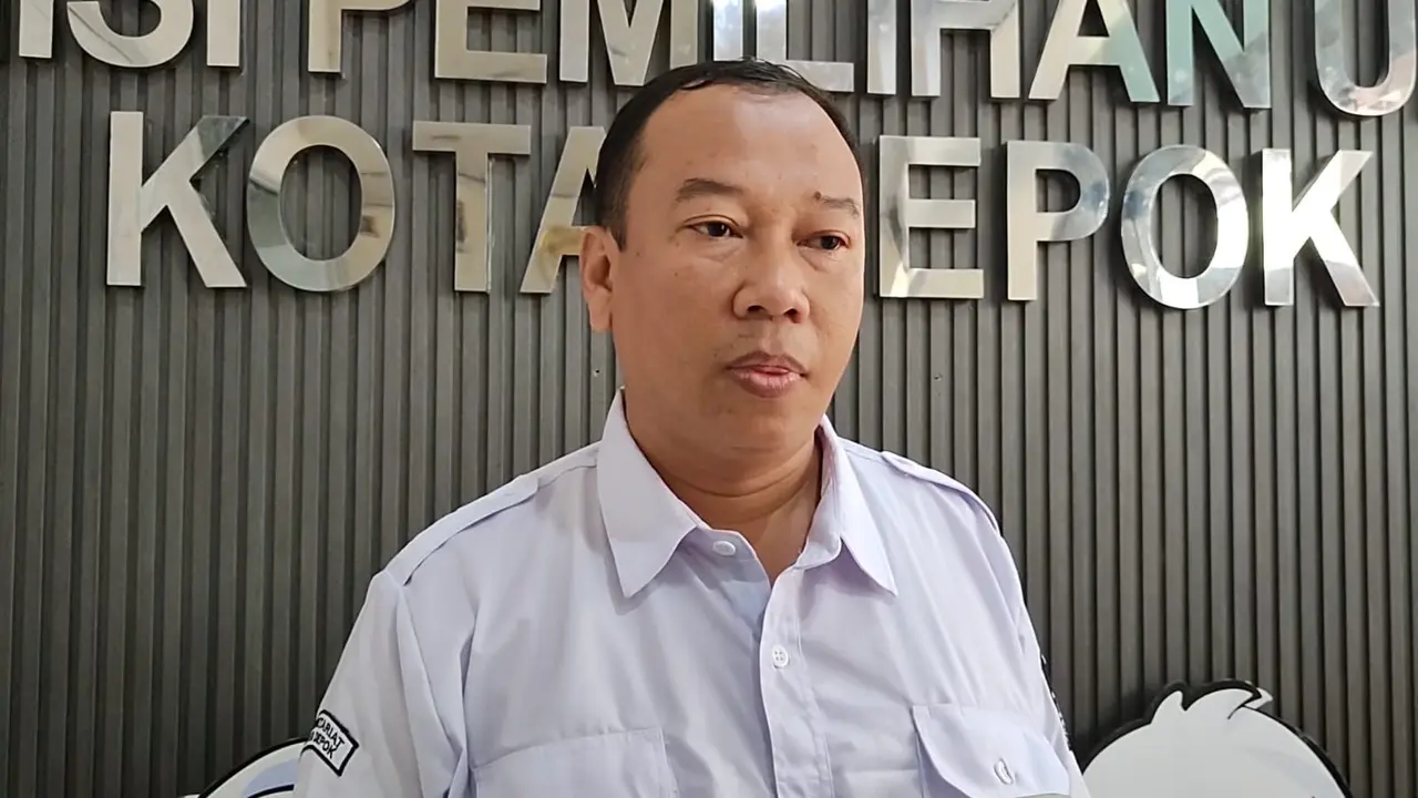 Ketua KPU Kota Depok, Willy Sumarlin saat ditemui di kantor KPU Kota Depok. (Liputan6.com/Dicky Agung Prihanto)