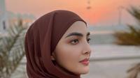 Banyak penggemar yang menyebut Ashanty terlihat memesona saat mengenakan hijab. Ia tampak cantik dan meneduhkan. [Foto: instagram.com/ashanty_ash]