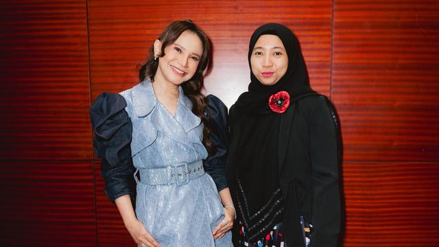 Rossa dan sutradara Ani Ema Susanti. (Foto: Dok. Manajemen Rossa)