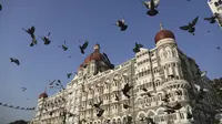 Taj Mahal Palace Hotel yang menjadi lokasi serangan teroris Mumbai pada 26 November 2008 (AP/Rafiq Maqbool)