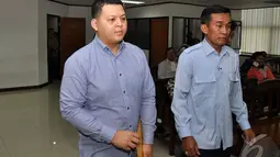 Teddy meminta agar dia dijadikan KPK sebagai justice collaborator atau pelaku yang bekerja sama untuk membongkar indikasi penyimpangan di Kementerian Pembangunan Daerah Tertinggal, Pengadilan Tipikor, Jakarta, Senin (13/10/2014) (Liputan6.com/Miftahul Hay